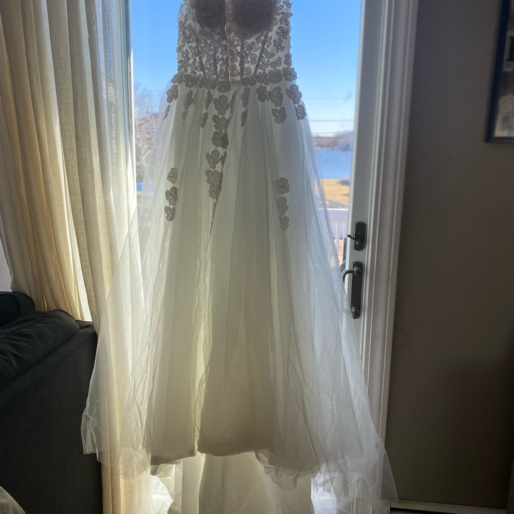 Elegant White Wedding Dress